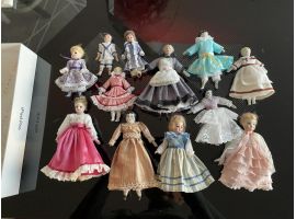 Poupées anciennes habillées