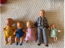 Poupées anciennes habillées