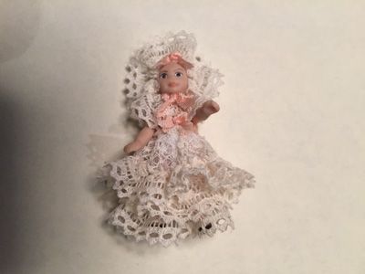 Poupée de poupée en robe victorienne