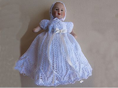 Bebe en robe de baptême