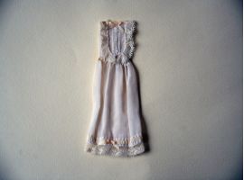 Sleeveless batiste dress