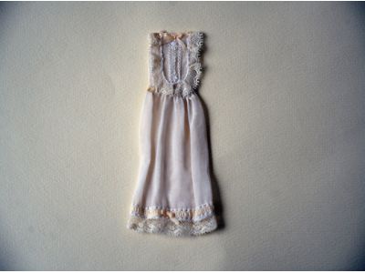 Sleeveless batiste dress