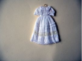 Robe brodée à manches courtes