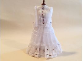 Robe romantique sur mannequin - 1/12ème